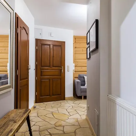 Udanypobyt Regionalny Z Tarasem アパート *